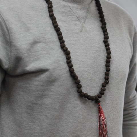 Rudrakša kaklarota Mala, tumši brūna, 108 pērlītes ar pušķīti