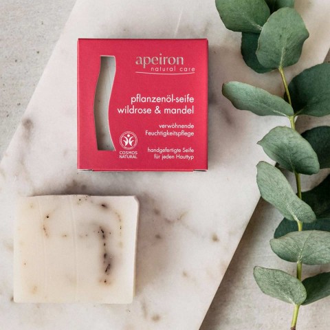Zāļu ziepes ķermenim un matiem Wild Rose & Almond, Auromere Apeiron, 100g