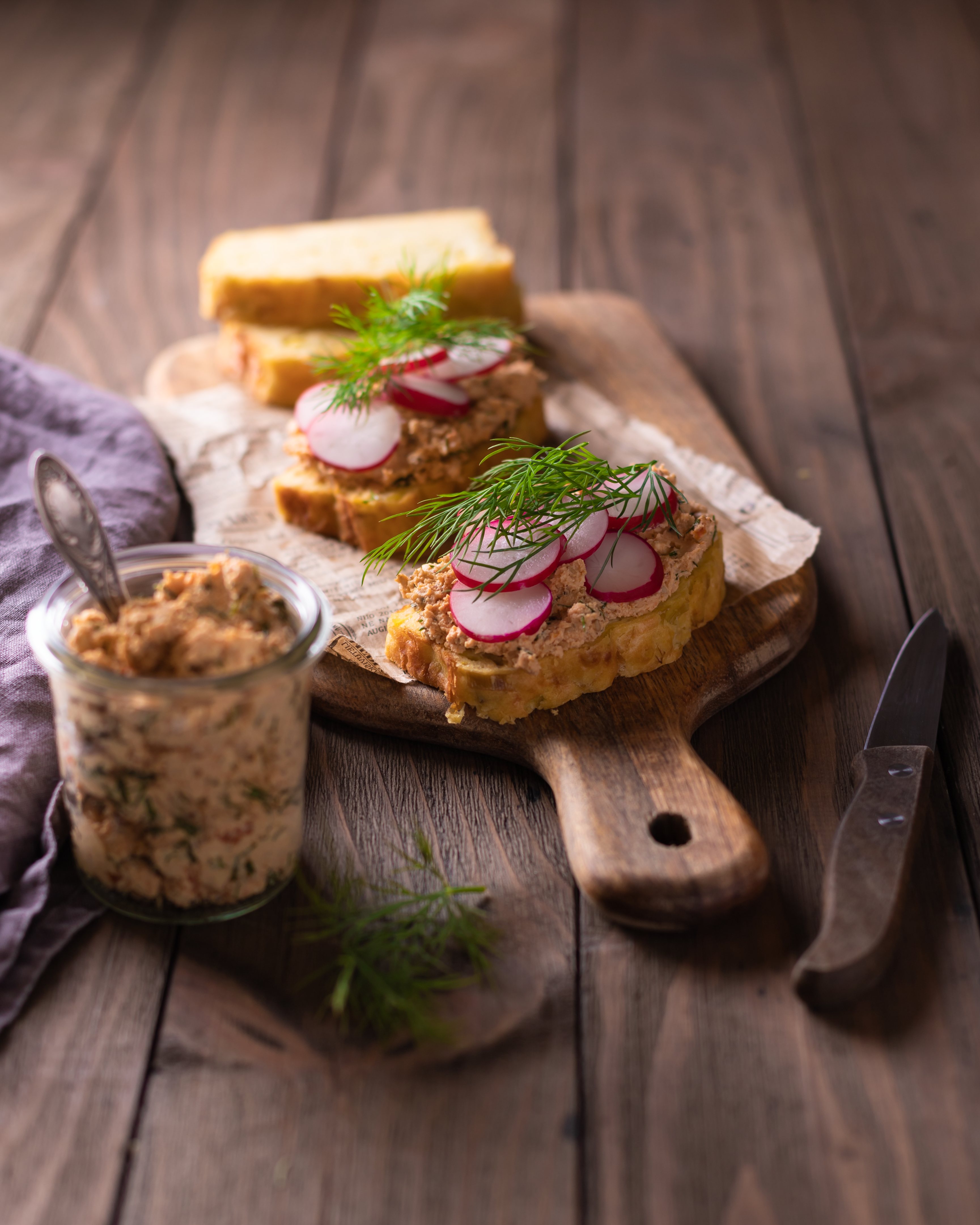 Tofu užtepėlė su saulėje džiovintais pomidorais